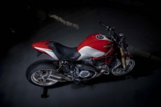 Ducati Monster 1200 phiên bản Tricolore từ Motovation