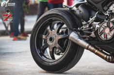 Ducati Panigale V4 S độ chất ngất với tone màu Full Black