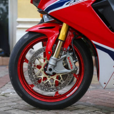 Honda CBR1000RR độ siêu chất với cấu hình khủng