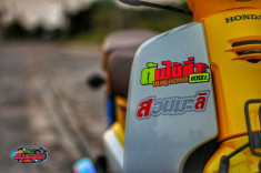 Honda Cub độ với option đồ chơi kiểng giá trị của biker Thailand