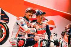 Jorge Lorenzo 99 và Marquez 93 chính thức chung mái nhà Honda Repsol ở mùa giải MotoGP 2019