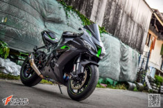 Kawasaki ZX-10R SE nóng bỏng với gói trang bị hàng hiệu