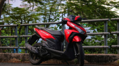 Vario 125. Vẫn nỗi bật khi chưa lên món đồ chơi nào :D