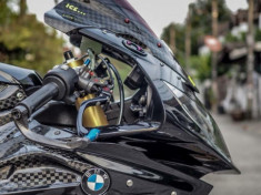 BMW S1000RR độ full black đầy kịch tính