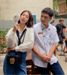 11 tháng 5 ngày mới chiếu, Khả Ngân đã “đụng hàng” chan chát Phương Oanh, ai đẹp hơn?