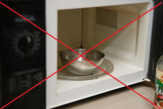 6 vật dụng nhà bếp kỵ lò vi sóng vì rất nguy hiểm, nhất định bạn phải biết