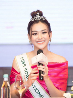 Á hậu hiến tạng và cuộc sống nhung lụa như cổ tích đời thực