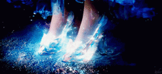 Bí ẩn đôi hài Cinderella đắt đỏ ai cũng thi nhau xỏ: Người lên hương, người đau đớn tháo bỏ