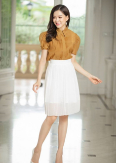 Chỉ mất hơn trăm nghìn mua một chiếc chân váy trắng, nàng tha hồ phối nhiều set đồ sang xịn