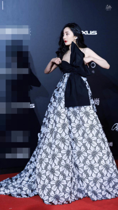 Cho stylist nghỉ việc, Dương Mịch thoát mác gái quê, chẳng cần hở hang vẫn sang ngút ngàn