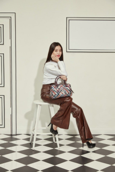 Chuộng diện đồ style công sở, “ngọc nữ” màn ảnh Hàn làm vạn người mê vì khí chất thanh lịch