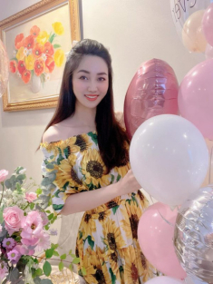 Con gái Á hậu Trà My giành spotlight của mẹ vì ăn mặc xinh như công chúa