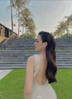 Diện váy khoét gần đến hông, Hoa hậu Đỗ Thị Hà than mỏi lưng quá!