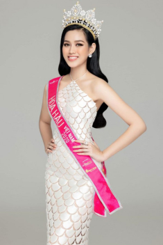 Đỗ Thị Hà bắn tiếng Anh như gió, không dùng phiên dịch tại Miss World