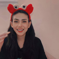 Được ở bên cạnh người yêu, Võ Hoàng Yến ăn mặc như teen girl