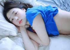 “Gái hư” xứ Hàn mặc mốt no bra: Người “ném đá”, kẻ bênh chằm chặp