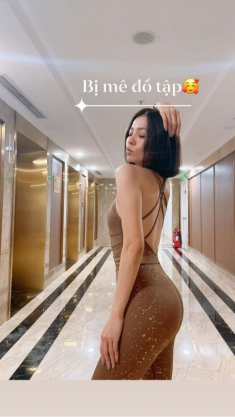 Mặc jumpsuit tập khó nhằn mà hội vợ đại gia vẫn nghiện diện, còn gài thêm “tiểu xảo” bóp dáng