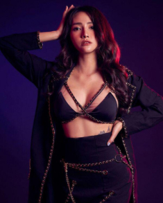 Nữ DJ gợi cảm nhất showbiz Việt: Diện đồng phục học sinh mà chân váy chẳng che nổi vòng 3