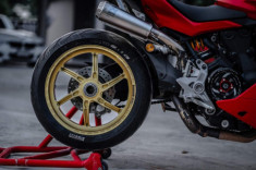 Ducati Supersport S trong bản độ hiệu năng cao với dàn chân vạm vỡ
