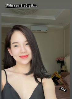 5 năm làm mẹ đơn thân, Ly Kute khoe ảnh phòng ngủ để thấy một chàng trai nằm trên giường