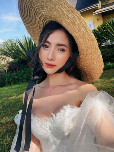 Á khôi Học viện Ngoại giao bỏ thi Hoa hậu lấy chồng, sinh một con vẫn đẹp nức nở