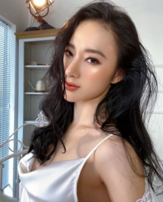 Angela Phương Trinh gây bấn loạn vì góc nghiêng mĩ miều, nhìn sang mặt mộc càng gây thương nhớ