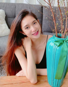 Bà xã Lý Hải là mẹ 4 con vẫn trẻ đẹp như thiếu nữ đôi mươi