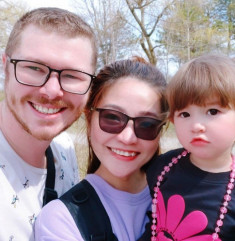 Bế con 2 tuổi theo chồng Tây xuất ngoại, cô gái Khánh Hoà sắp làm bà chủ ở Canada