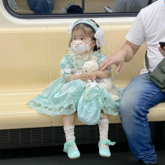 Bé gái 3 tuổi xinh như búp bê nhưng khắp người tiềm ẩn nguy hiểm không thể ngờ