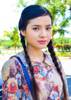 Bị nói bờ môi sưng phồng, Phương Trinh Jolie phản bác thế nào mà được khen