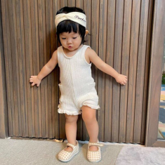 Chập chững biết đi, “thế lực nhí” nhà Cường Đô La đã diện đồ tạo dáng cực chuyên nghiệp