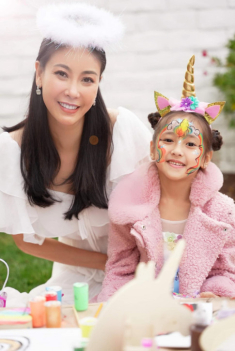 Con gái Hoa hậu Hà Kiều Anh 6 tuổi xinh như công chúa đời thực, sao Việt khen nức nở