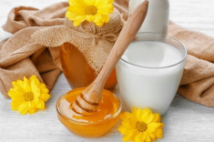 Da nàng láng mịn, đều màu mà chẳng tốn mấy đồng nhờ cách trị nám bằng mật ong siêu dễ