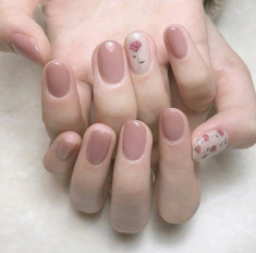 Để dành hết giãn cách đi làm đẹp, chị em làm ngay 12 mẫu nail màu nude này