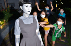 Đu trend hoá trang Halloween nếu tẩy trang như này, làn da “khóc thét”, già đi vài tuổi