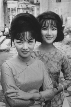 Đụng tóc “ong làm tổ”: Ngọc Trinh chất chơi, Kỳ Duyên, Minh Triệu quấn quýt như chị em nhà rắn
