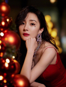 Dương Mịch lên top tìm kiếm xứ Trung nhờ màn khoe eo thon kèm bí kíp “độ dáng” lạ lùng