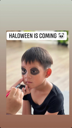 Halloween: Minh Hà trang điểm cho con hết hộp mắt nước, Lý Hải phải dùng than để hoạ mặt