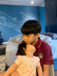 Hình 2 con đăng ở fanpage lạ, không xin phép, câu nói của Cường Đôla khiến ai nấy giật mình