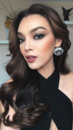 Hoa hậu Trân Đài make-up sắc lẹm với son môi đỏ vẫn vấp lỗi, phải đăng đàn xin tư vấn