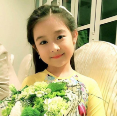Hoa khôi nhí Cần Thơ khoe thành tích học tập cuối năm: Đạt học sinh giỏi, lên thẳng lớp 8