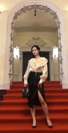 Hoá ra, Lâm Vỹ Dạ cũng sở hữu một điểm trừ ở đôi chân giống hệt nhiều mỹ nhân khác