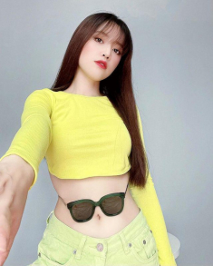 Hot girl làng hài Puka quay người khoe “trái mông đào”, netizen lại phản ứng trái ngược
