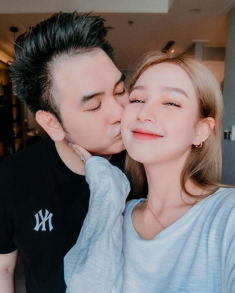 Hotgirl 2K2 định ghép trứng sinh con, chồng 8X siêu giàu tiết lộ tên đặc biệt của em bé