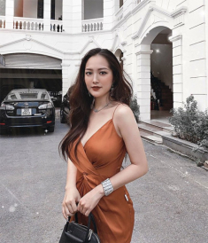 Hương Tràm có cô em họ nổi tiếng Hà Tĩnh, làm mẹ một con xinh đẹp sang chảnh, chồng chiều