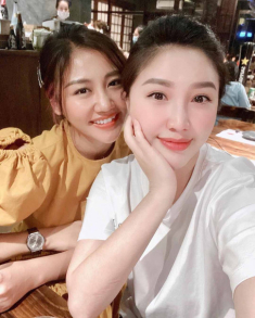 Khi Bảo Thy - Văn Mai Hương khoe mặt mộc, so kè da đẹp “một chín một mười”