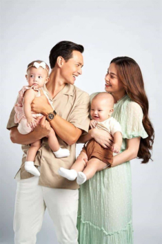 Khoảnh khắc ngọt rụng tim của cặp anh chị em nhà sao Việt, bố mẹ nhìn là muốn đẻ thêm