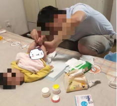 Khoe cảnh chồng khéo chăm con lên mạng, mẹ trẻ vội xoá ngay vì lộ khoảnh khắc nhạy cảm