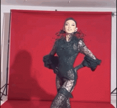 Khoe clip catwalk tự tin, nào ngờ Miss Grand Việt Nam lộ quần chíp phản cảm