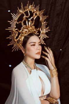 Không thể tin ngày nào còn khoe eo 1 gang tay, nay Lý Nhã Kỳ đã phát tướng thấy rõ